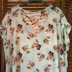 Cream short sleeve cross cross blouse with flowers
